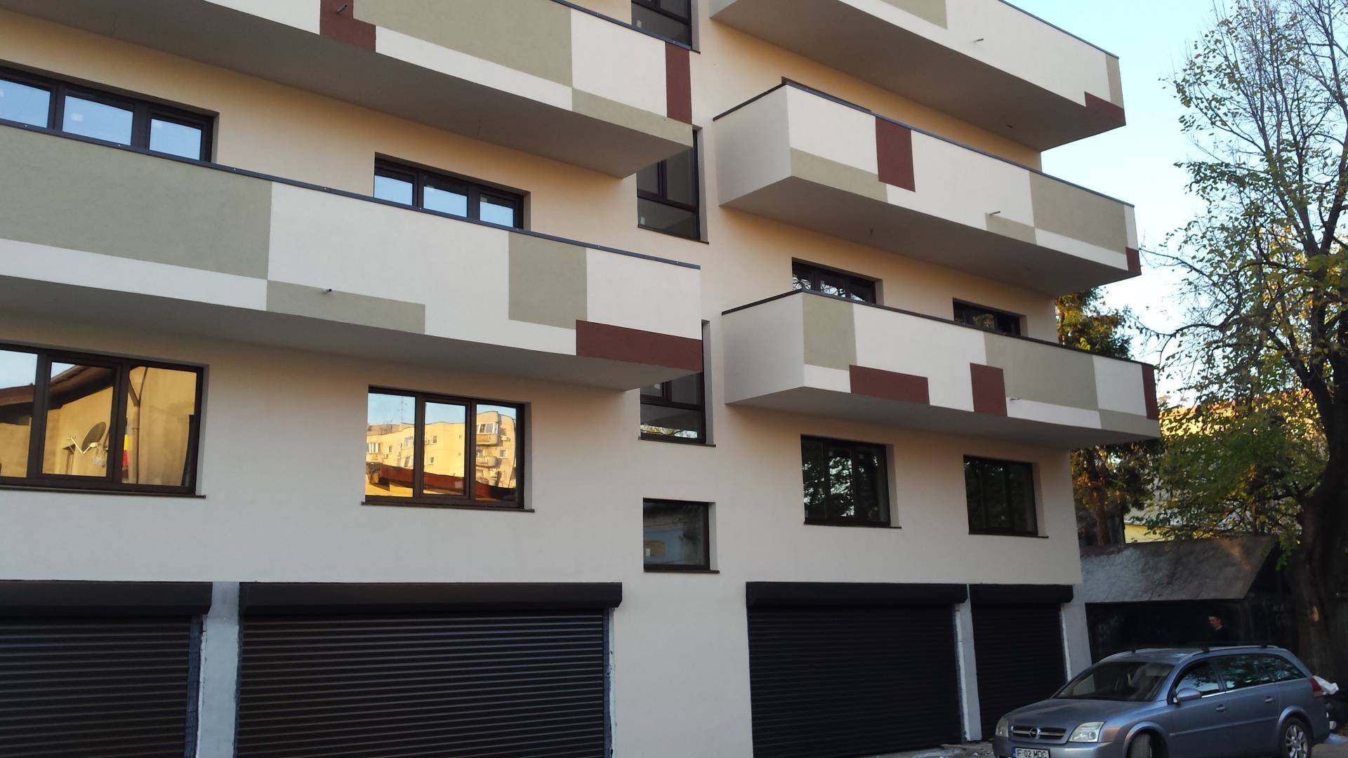 Tâmplărie PVC și Aluminiu București, Ilfov si imprejurimi | Ferestre și Termopane | Sticla securizata, Mad Con Grup | Producător tâmplărie PVC și aluminiu în București și Ilfov, Dascalu, Pipera, Stefanestii de jos, Runcu, Otopeni, Pantelimon, Branesti, Ferestre PVC, termopane și montaj realizat de echipe proprii.